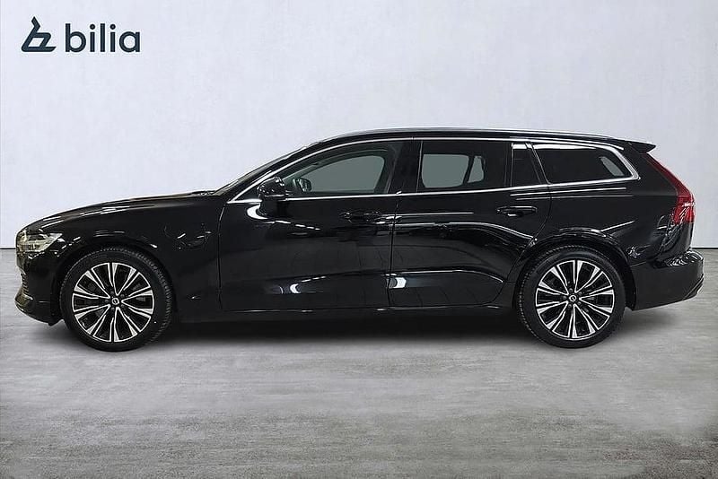Begagnad Volvo V60 Core 253 HK (186 kW) 2022 Svart Kombi