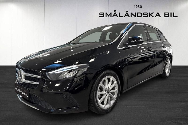 Svart Begagnad 2019 Mercedes B180 Minibuss | 245 000 kr (Marknadspris) - Bild 1/4