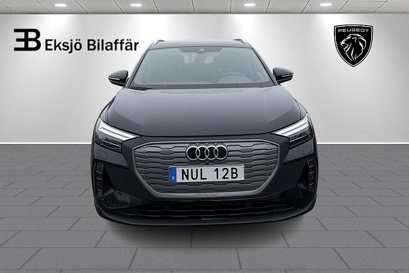 Begagnad Audi Q4 e-tron 150 kW (204 HK) 2023 Svart SUV