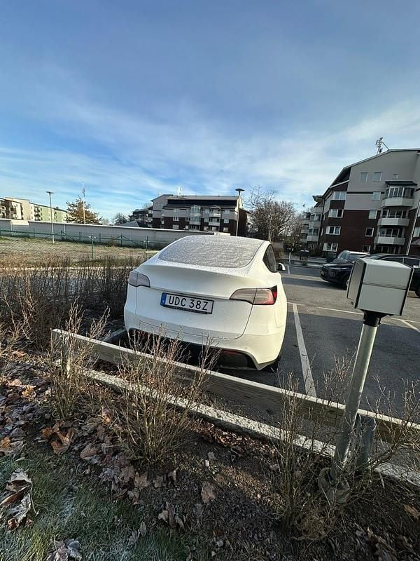 Begagnad 2022 Tesla Model Y Long Range AWD SUV | 260 000 kr - Bild 1/4