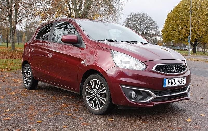 Röd Begagnad 2016 Mitsubishi Space Star Halvkombi | 79 000 kr (Marknadspris) - Bild 1/4