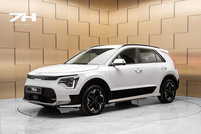 Vit Begagnad 2022 Kia e-Niro SUV | 284 900 kr (Marknadspris) - Bild 1/4