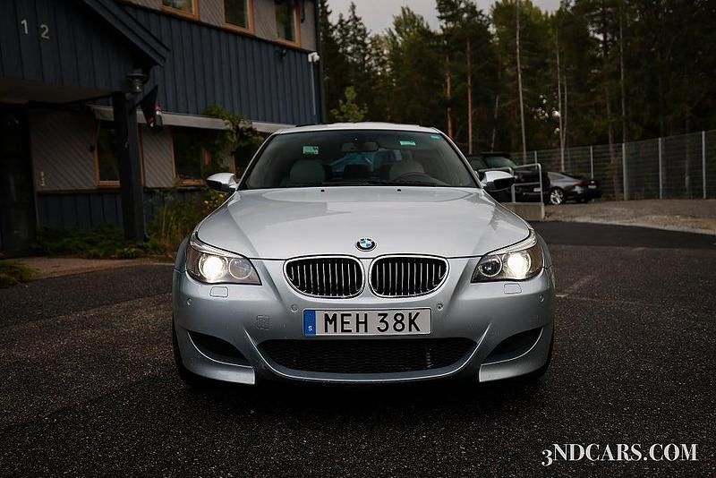 Begagnad BMW M5 507 HK (372 kW) 2006 Silver Sedan