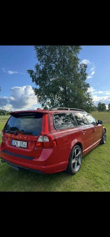 Röd Begagnad 2010 Volvo V70 R-Design Kombi | 63 000 kr (Lite dyr) - Bild 1/4