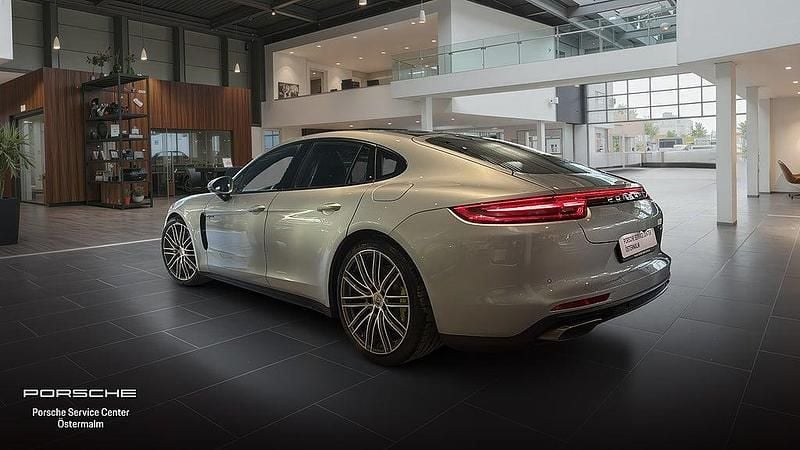 Begagnad Porsche Panamera 330 HK (242 kW) 2019 Silver Halvkombi