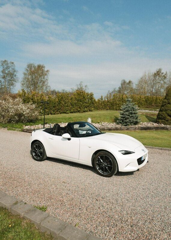 Vit Begagnad 2019 Mazda MX5 Cab | 309 000 kr (Marknadspris) - Bild 1/4