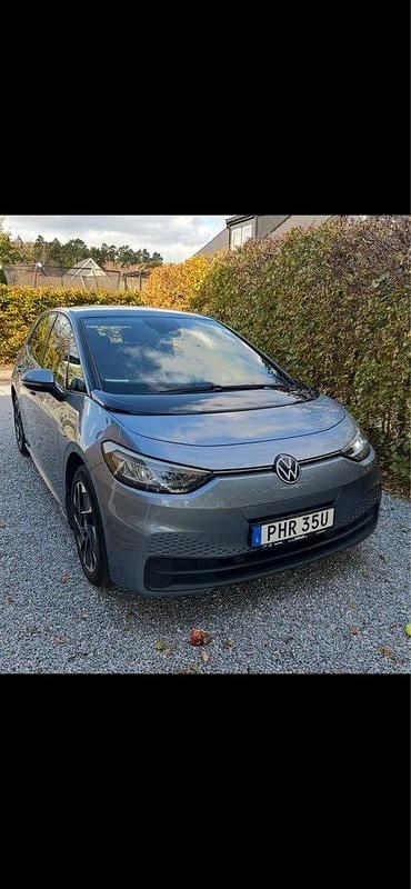 Blå Begagnad 2021 VW ID.3 Pro Performance Halvkombi | 195 000 kr (Bra pris) - Bild 1/4