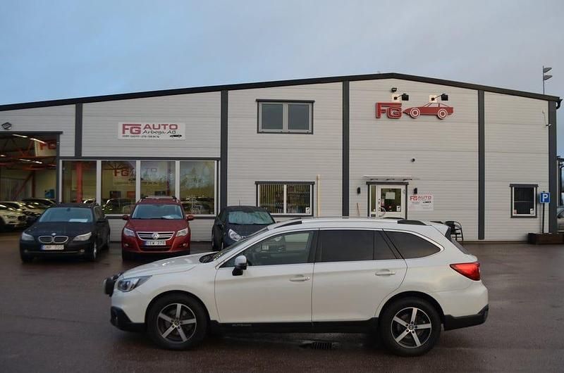 Vit Begagnad 2015 Subaru Outback Kombi | 109 000 kr (Marknadspris) - Bild 1/4