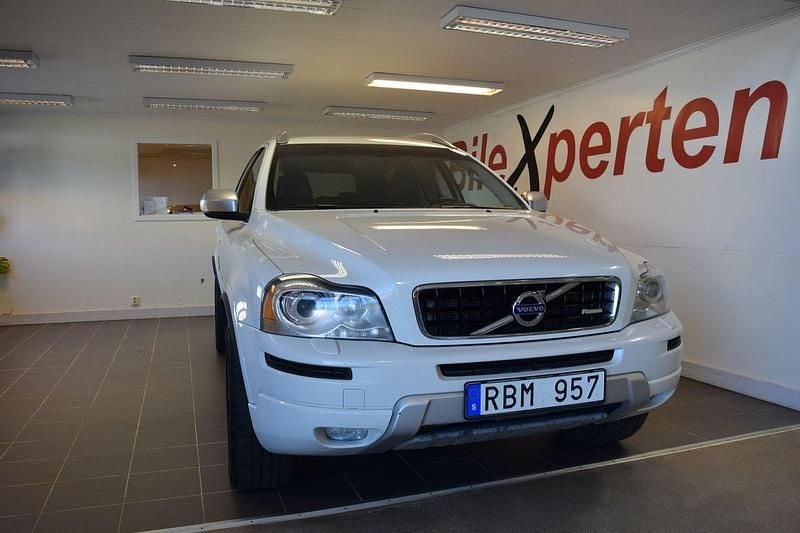 Vit Begagnad 2012 Volvo XC90 R-Design SUV | 129 900 kr (Marknadspris) - Bild 1/4