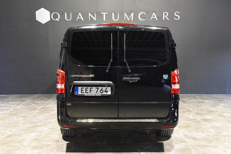 Begagnad Mercedes e-Vito 150 kW (204 HK) 2022 Svart Minibuss