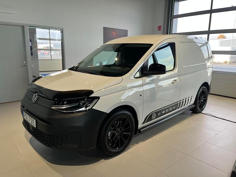 Vit Ny 2025 VW Caddy Edition Minibuss | 373 900 kr (Marknadspris) - Bild 1/4