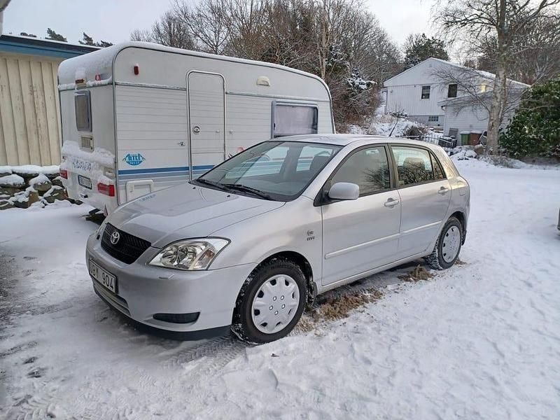 Begagnad 2003 Toyota Corolla Halvkombi | 38 500 kr (Marknadspris) - Bild 1/4