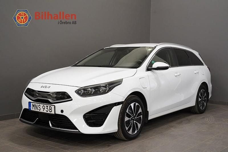 Begagnad Kia Ceed Sportswagon Advance 141 HK (103 kW) 2021 Vit Kombi