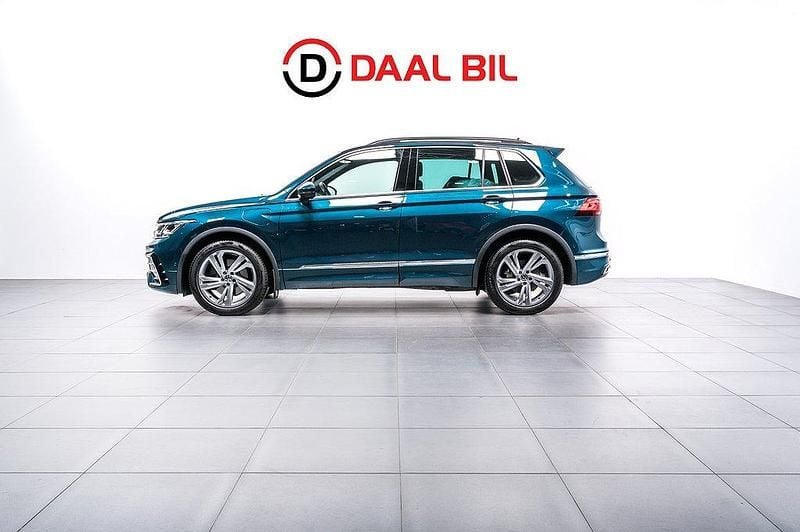 Blå Begagnad 2021 VW Tiguan R-line SUV | 369 700 kr (Lite dyr) - Bild 1/4