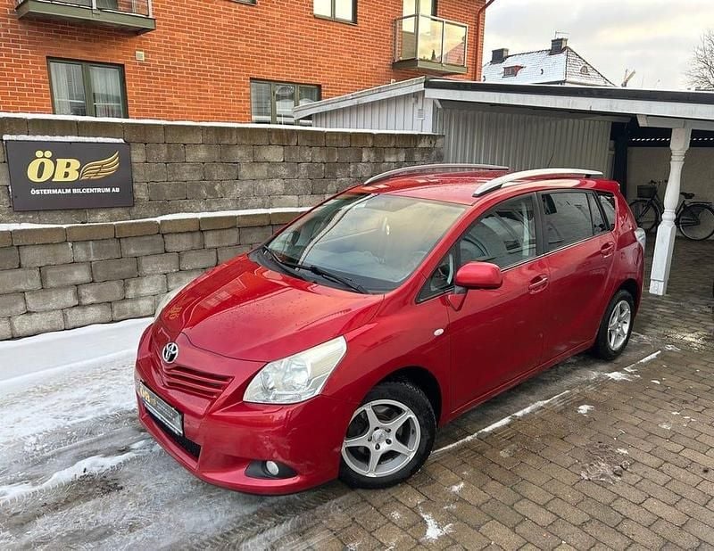 Röd Begagnad 2012 Toyota Verso Minibuss | 95 000 kr (Lite dyr) - Bild 1/4