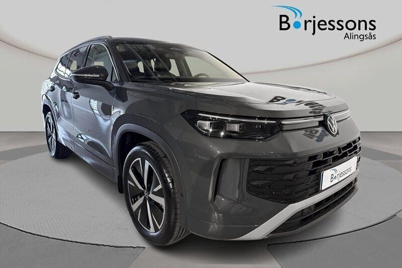 Grå Ny 2025 VW Tayron Life SUV | 449 900 kr (Marknadspris) - Bild 1/4