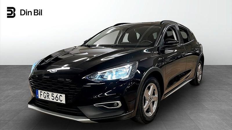 Svart Begagnad 2021 Ford Focus Active Halvkombi | 194 900 kr (Marknadspris) - Bild 1/4