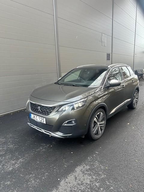 Grå Begagnad 2018 Peugeot 3008 GT-line SUV | 165 000 kr (Marknadspris) - Bild 1/4