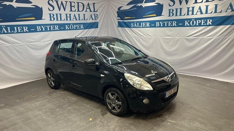 Svart Begagnad 2011 Hyundai i20 Select Halvkombi | 59 800 kr (Superpris) - Bild 1/4