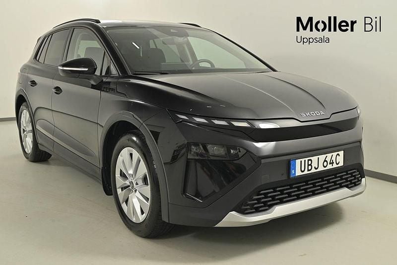 Svart (black magic pärleffekt me) Begagnad 2025 Skoda Elroq SUV | 439 900 kr - Bild 1/4