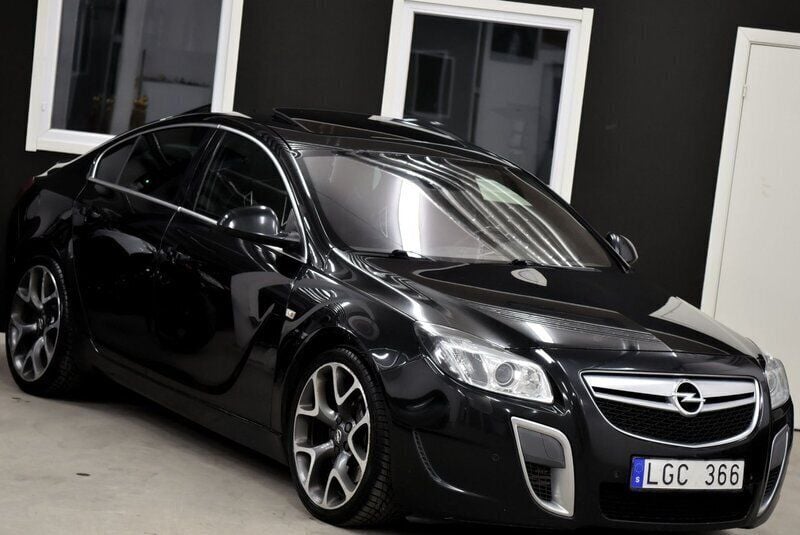 Svart Begagnad 2011 Opel Insignia OPC Sedan | 114 900 kr (Marknadspris) - Bild 1/4