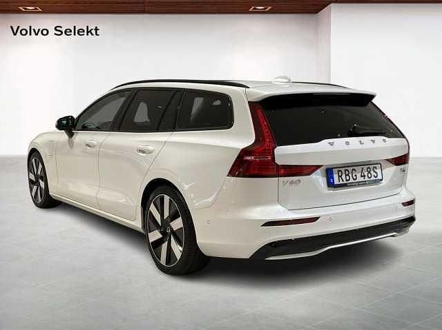 Begagnad Volvo V60 349 HK (256 kW) 2025 Vit Kombi