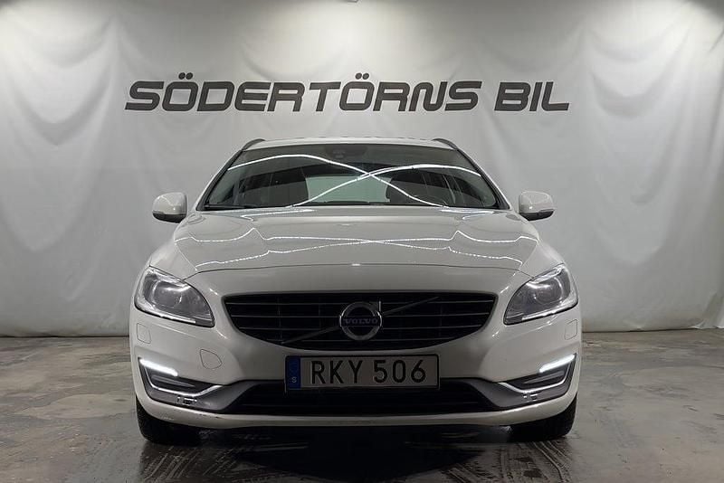 Begagnad Volvo V60 Standard 150 HK (110 kW) 2017 Vit Kombi