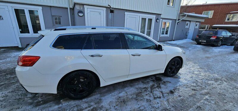 Vit Begagnad 2012 Honda Accord Executive Kombi | 100 000 kr (Marknadspris) - Bild 1/4