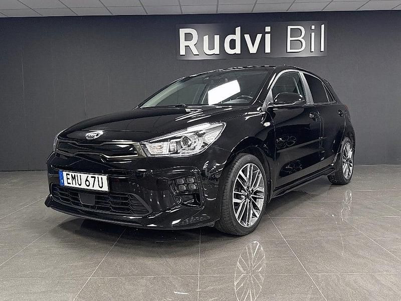 Svart Begagnad 2019 Kia Rio Halvkombi | 159 900 kr (Lite dyr) - Bild 1/4