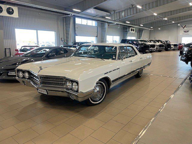 Vit Begagnad 1965 Buick Electra 225 Sedan | 199 000 kr - Bild 1/4