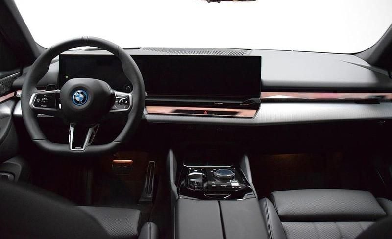 Begagnad BMW 550 M Sport 490 HK (360 kW) 2025 Svart Sedan