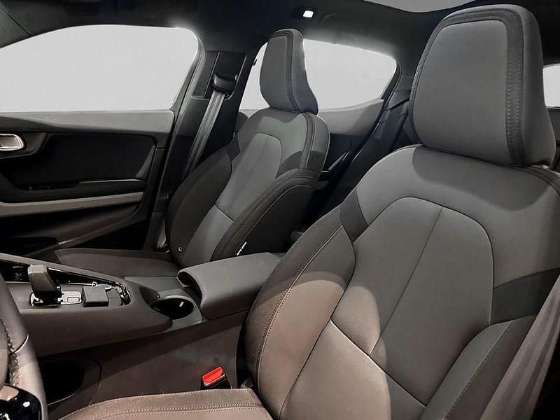 Begagnad Polestar 2 Pilot 222 kW (303 HK) 2025 Svart Halvkombi