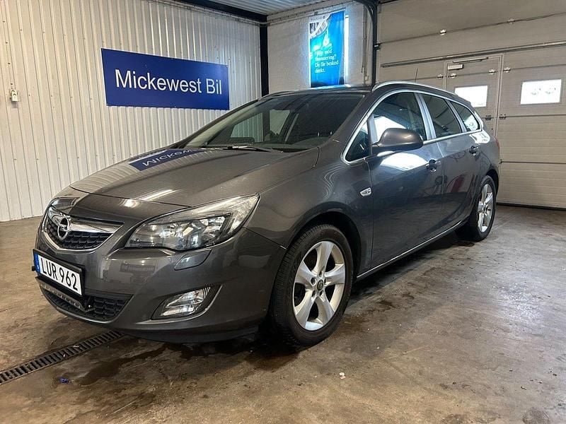 Grå Begagnad 2012 Opel Astra Enjoy Kombi | 54 900 kr (Marknadspris) - Bild 1/4