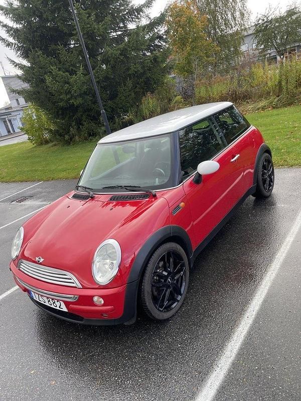 Röd Begagnad 2003 Mini Cooper Halvkombi | 34 000 kr (Bra pris) - Bild 1/4