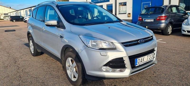 Grå Begagnad 2014 Ford Kuga Titanium SUV | 74 900 kr (Bra pris) - Bild 1/4