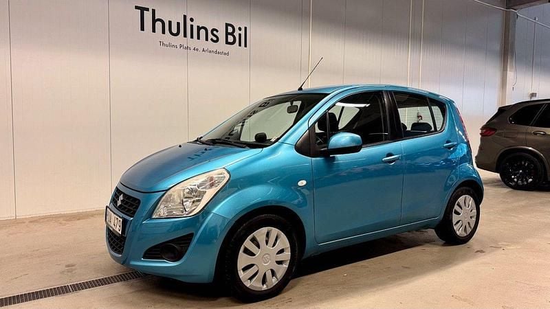 Blå Begagnad 2013 Suzuki Splash GLS Halvkombi | 49 900 kr (Lite dyr) - Bild 1/4