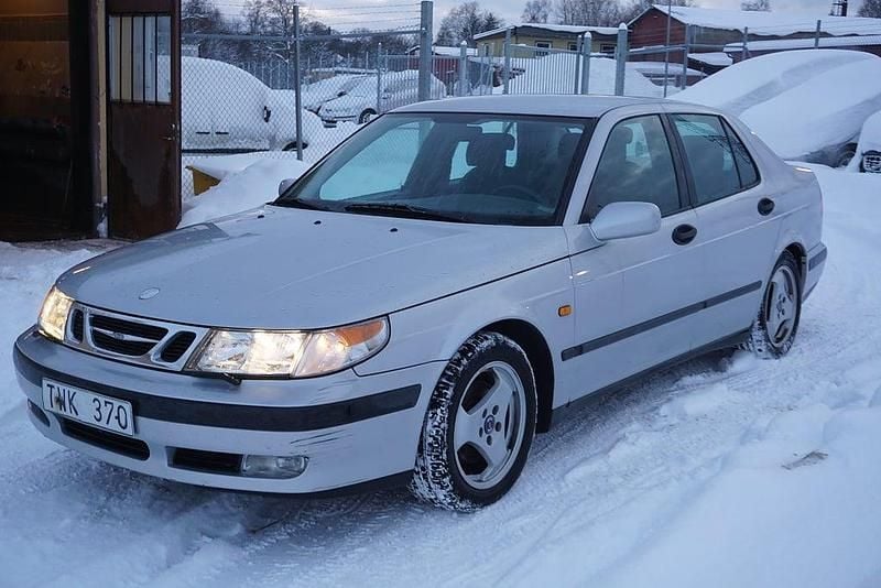 Silver Begagnad 1999 Saab 9-5 Sedan | 34 900 kr - Bild 1/4