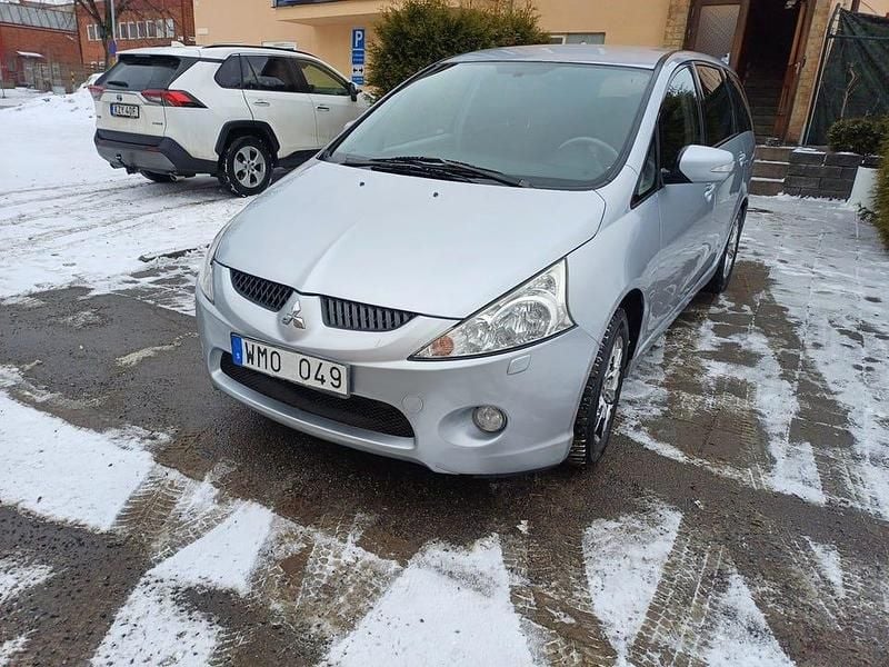 Begagnad Mitsubishi Grandis 165 HK (121 kW) 2004 Silver Minibuss
