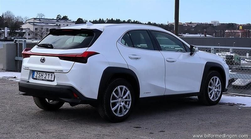 Begagnad Lexus UX 152 HK (111 kW) 2022 Vit samma som bilen SUV