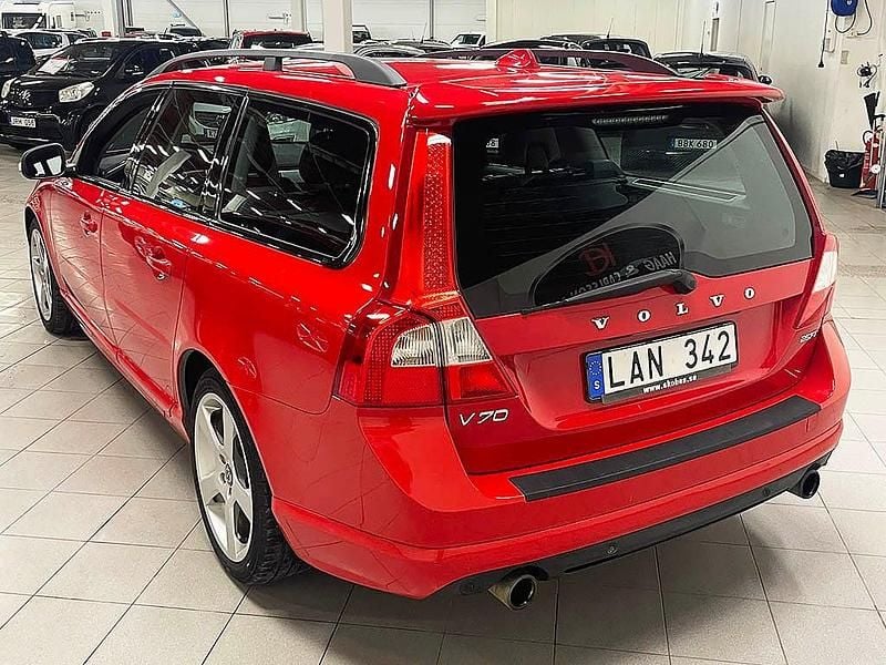 Begagnad Volvo V70 R-Design 231 HK (169 kW) 2010 Röd Kombi
