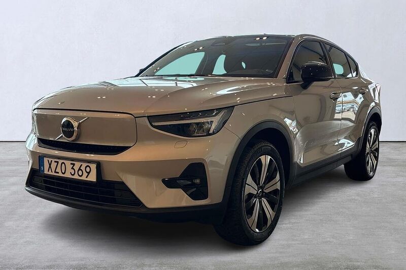 Silver Begagnad 2022 Volvo EC40 Plus SUV | 349 000 kr (Marknadspris) - Bild 1/4