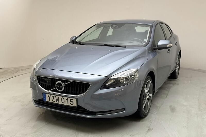 Ljusblå Begagnad 2018 Volvo V40 Kombi | 158 000 kr (Lite dyr) - Bild 1/4