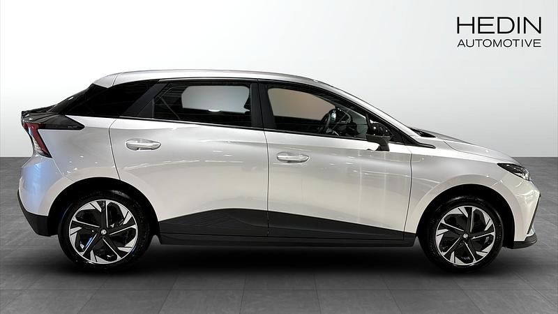 Begagnad MG MG4 EV 125 kW (170 HK) 2024 Grå Halvkombi