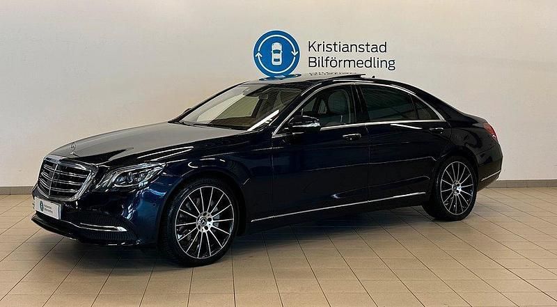 Mörkblå (blå) Begagnad 2018 Mercedes S350 Night Sedan | 599 900 kr (Marknadspris) - Bild 1/4