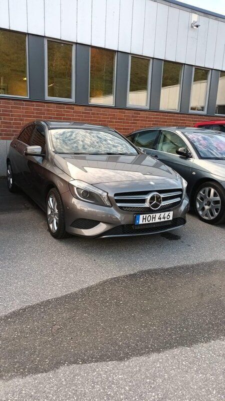 Grå Begagnad 2015 Mercedes A180 AMG Halvkombi | 98 000 kr (Bra pris) - Bild 1/4