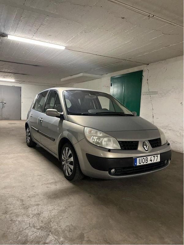 Grå Begagnad 2004 Renault Scénic II Minibuss | 18 490 kr (Marknadspris) - Bild 1/4