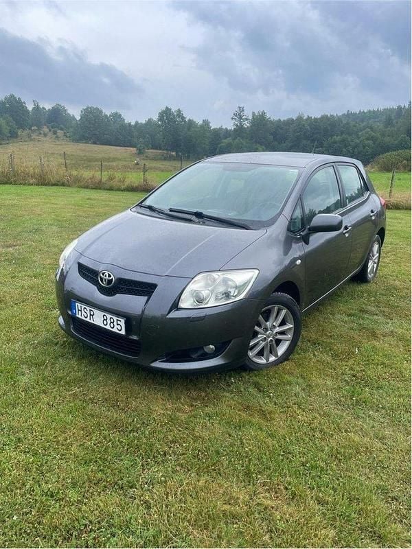 Grå Begagnad 2008 Toyota Auris Halvkombi | 45 000 kr (Marknadspris) - Bild 1/4