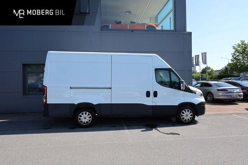 Vit Begagnad 2016 Iveco Daily Van | 159 900 kr (Superpris) - Bild 1/3