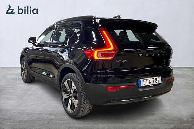 Begagnad Volvo XC40 Core 175 kW (238 HK) 2022 Svart SUV