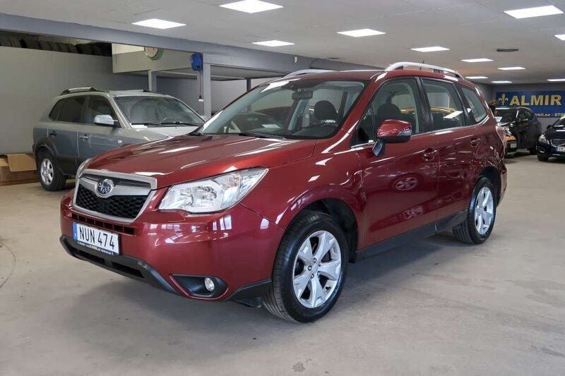 Ljusröd Begagnad 2015 Subaru Forester SUV | 159 500 kr (Bra pris) - Bild 1/4